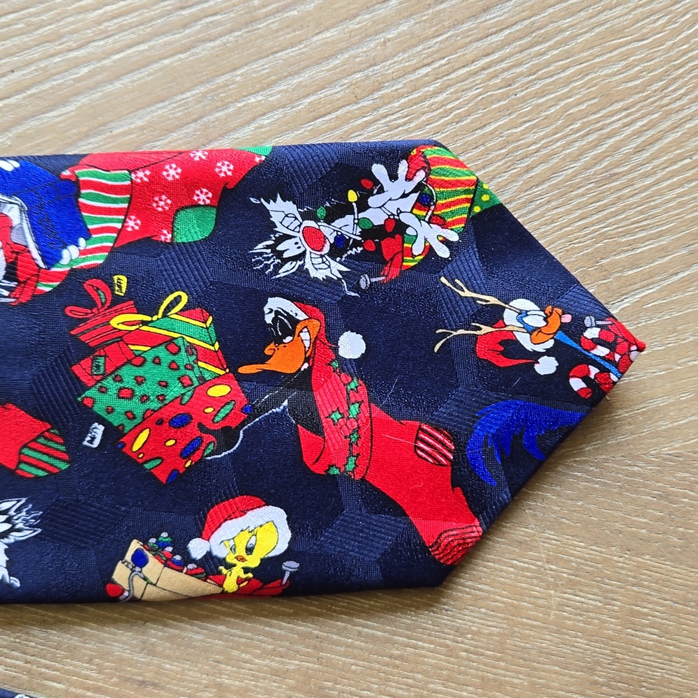 Looney Tunes Mania Necktie - Picture 3 of 6